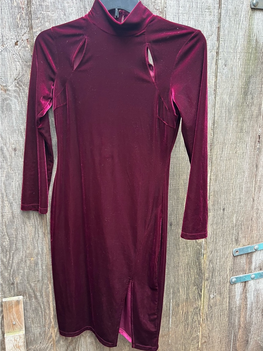 Enfocus Studio Garnet Velvet Long Sleeve Cutout Cocktail Dress